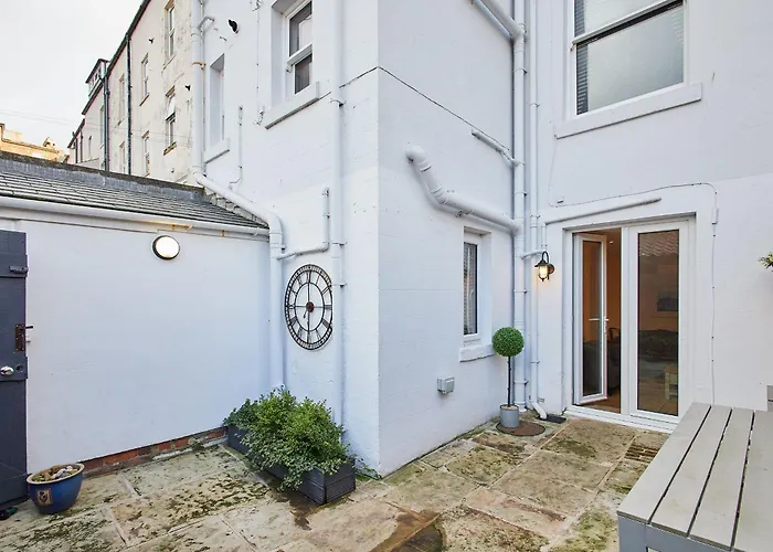 Host & Stay - The Courtyard Retreat