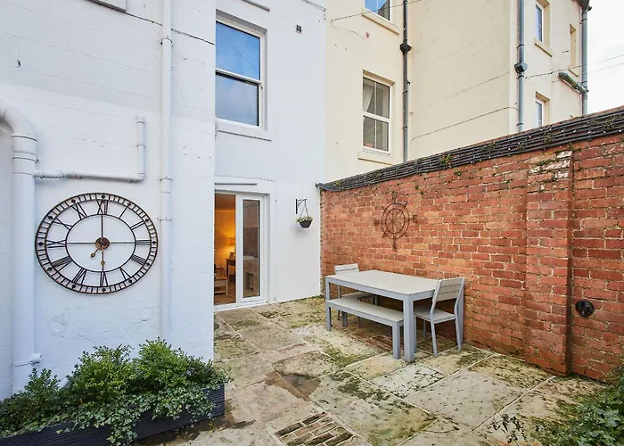 Host & Stay - The Courtyard Retreat